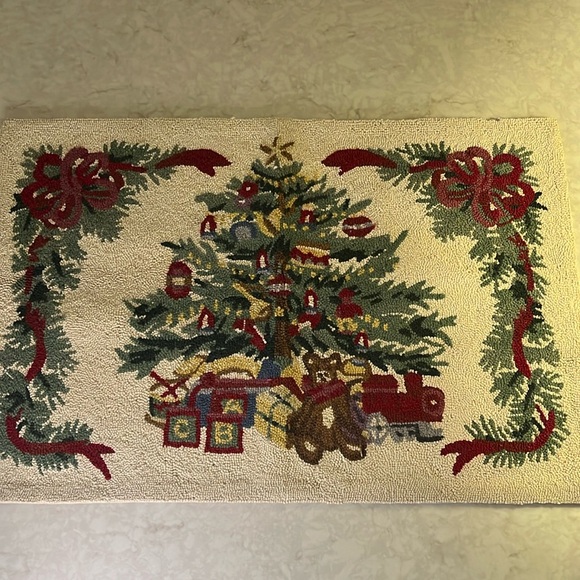 Retro Hooked Rug Christmas Holiday mat or wall hanging Xmas tree good condition - Picture 1 of 10